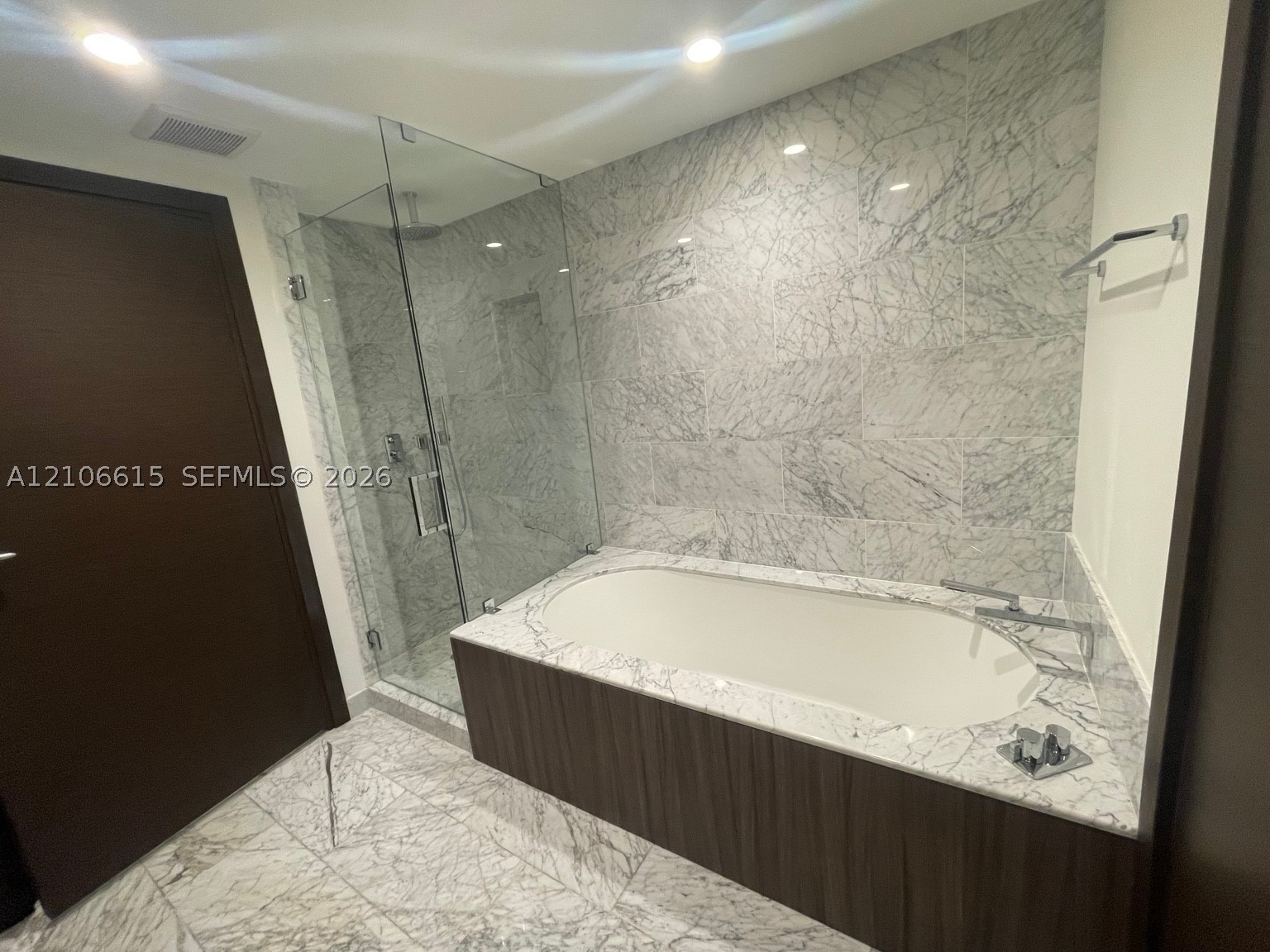 1000 Brickell Plz #1906, Miami FL 33131