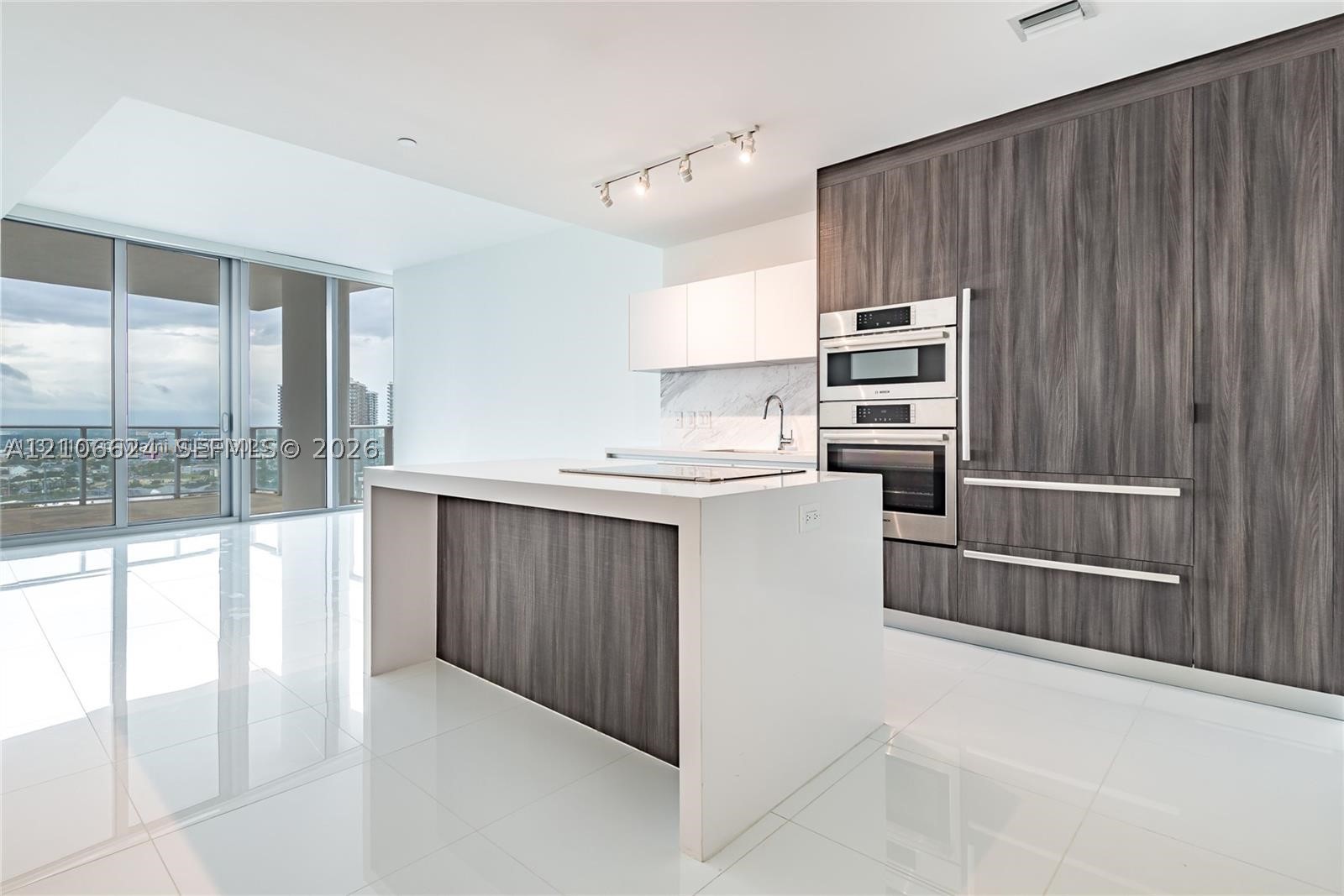 851 NE 1st Ave #2100, Miami FL 33132