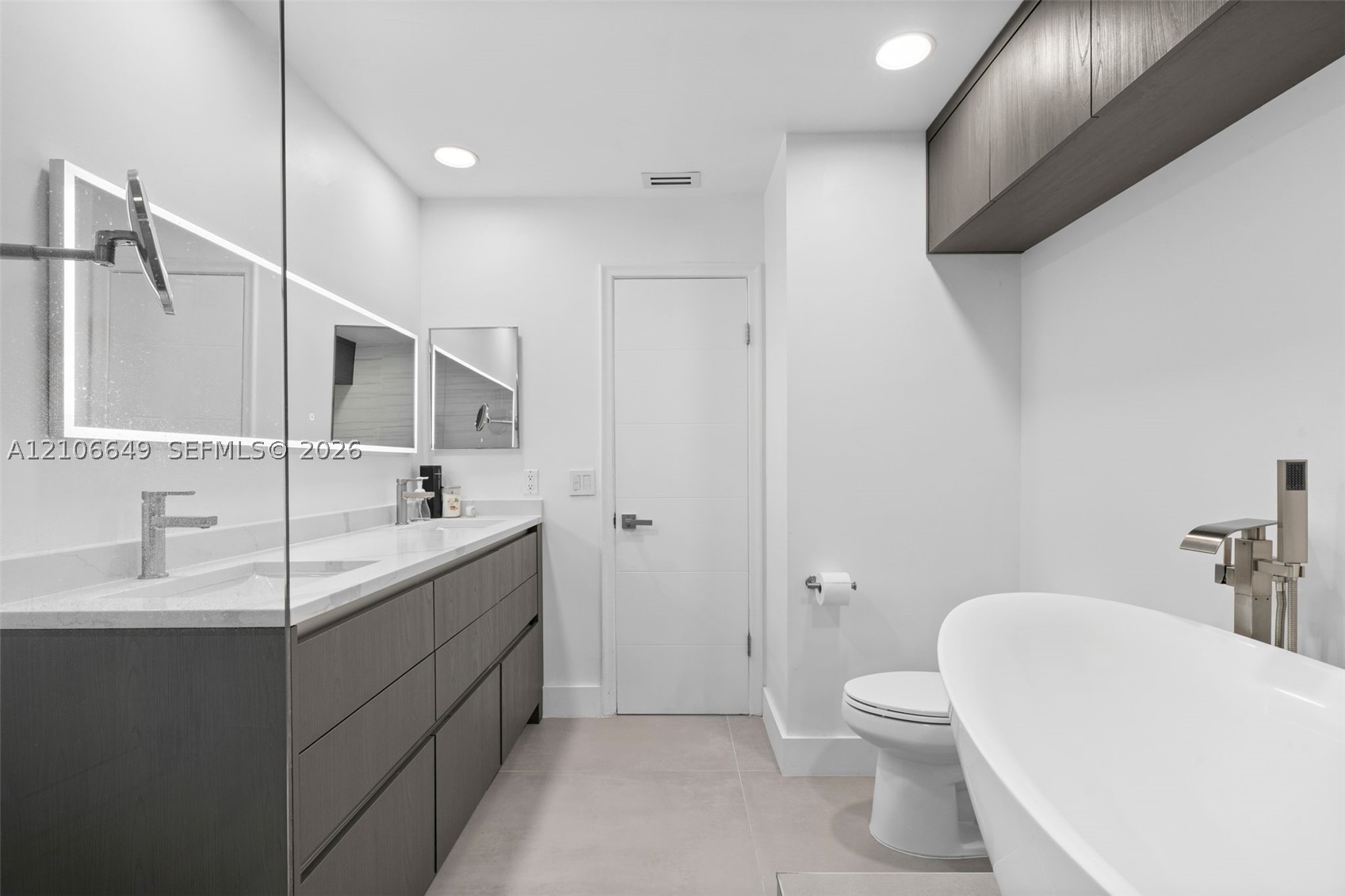 216 Poinciana Dr #206, Sunny Isles Beach FL 33160