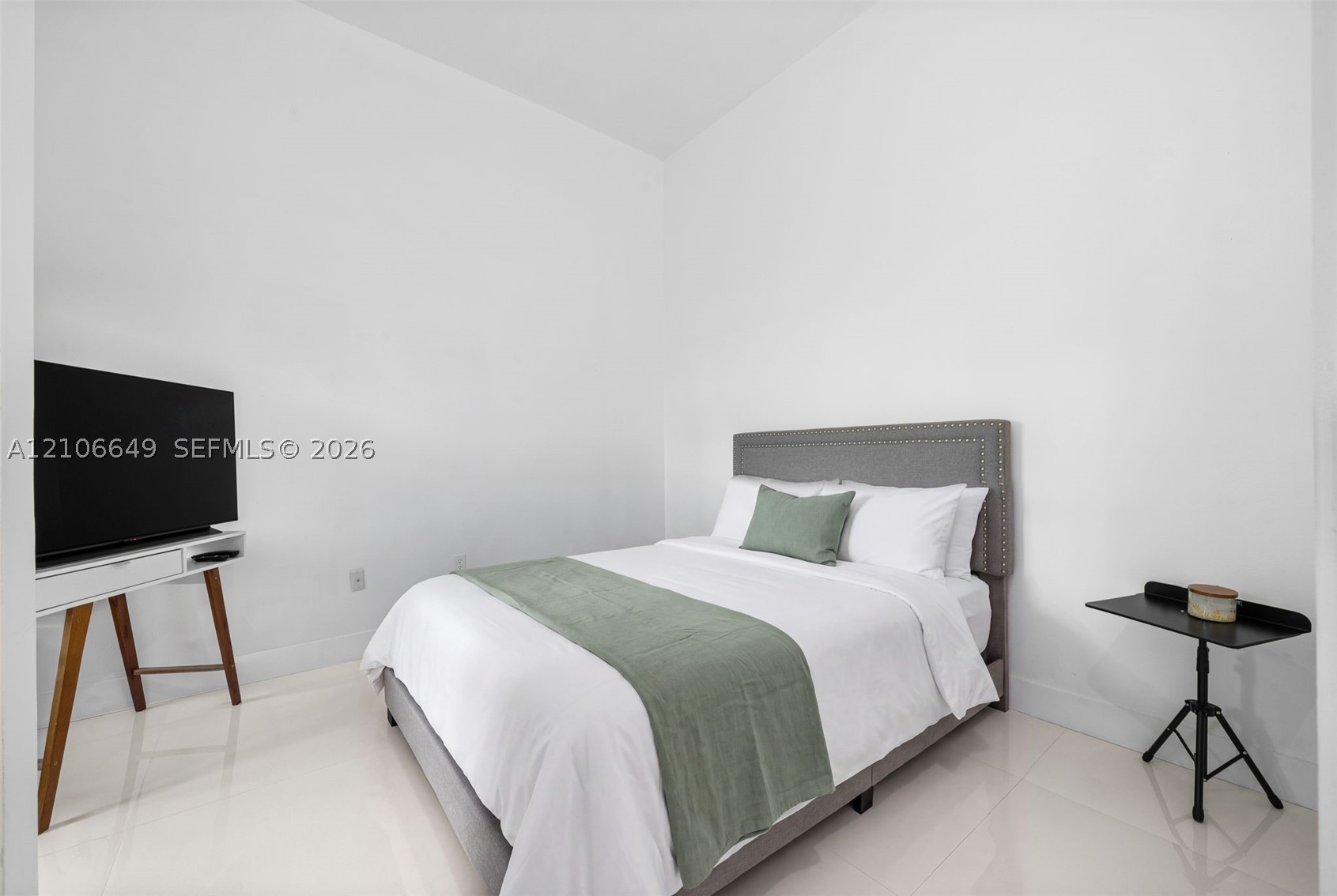 216 Poinciana Dr #206, Sunny Isles Beach FL 33160