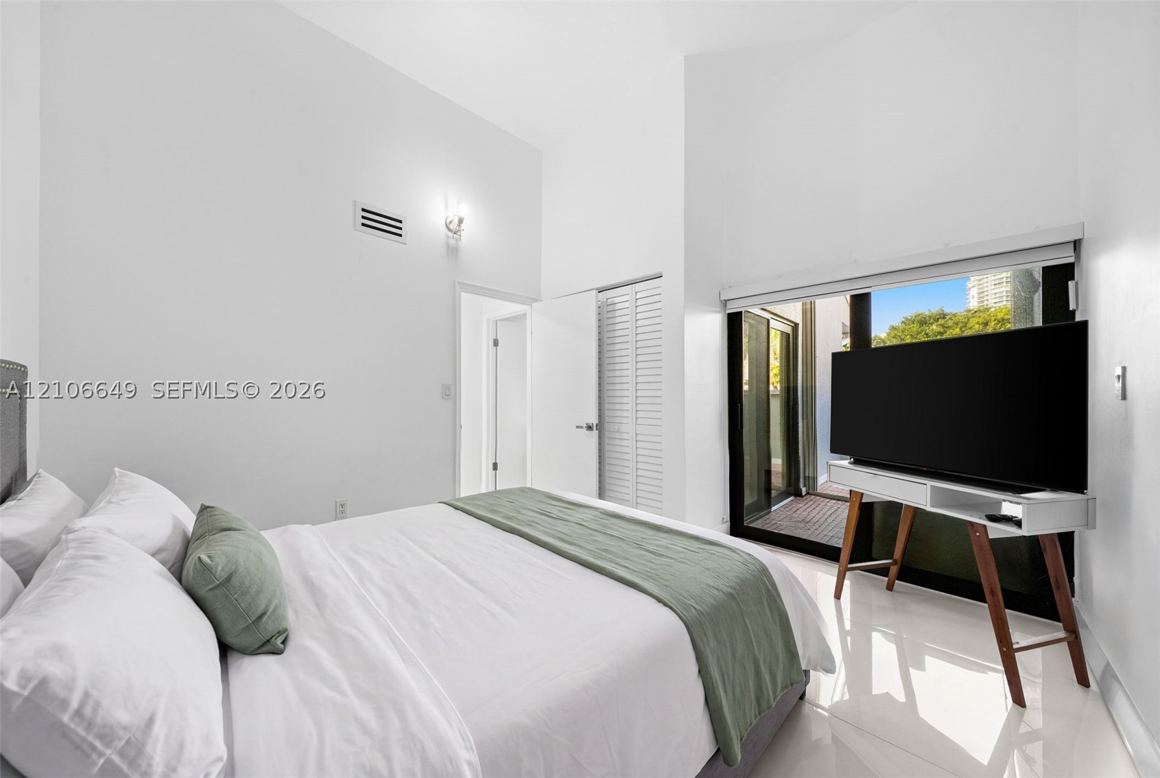 216 Poinciana Dr #206, Sunny Isles Beach FL 33160