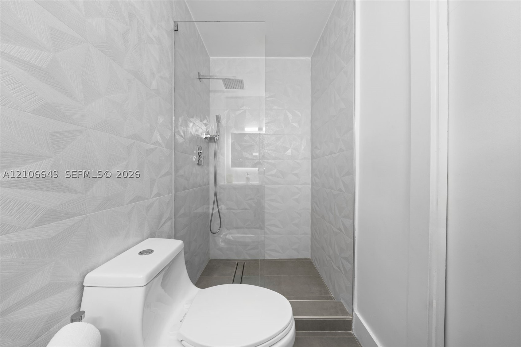 216 Poinciana Dr #206, Sunny Isles Beach FL 33160