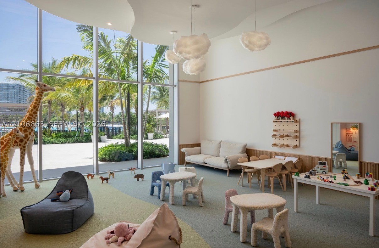 2411 Laguna Circle #409, North Miami FL 33181