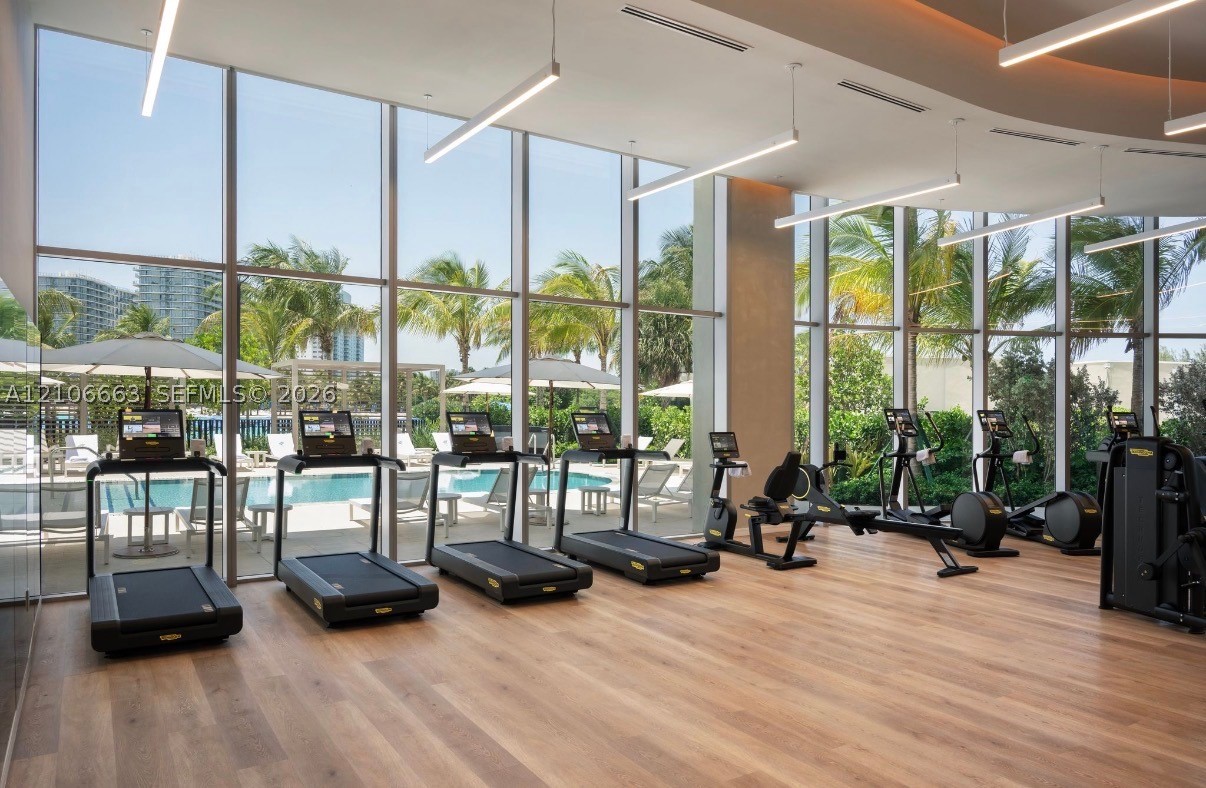 2411 Laguna Circle #409, North Miami FL 33181