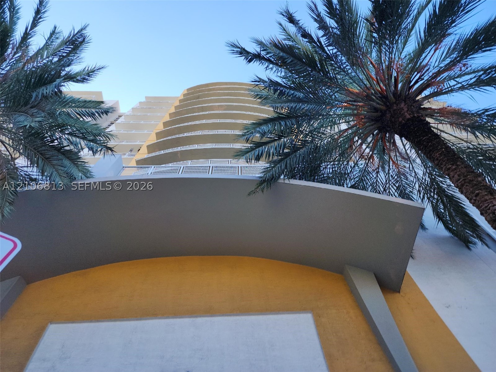 900 SW 8th St #902, Miami FL 33130