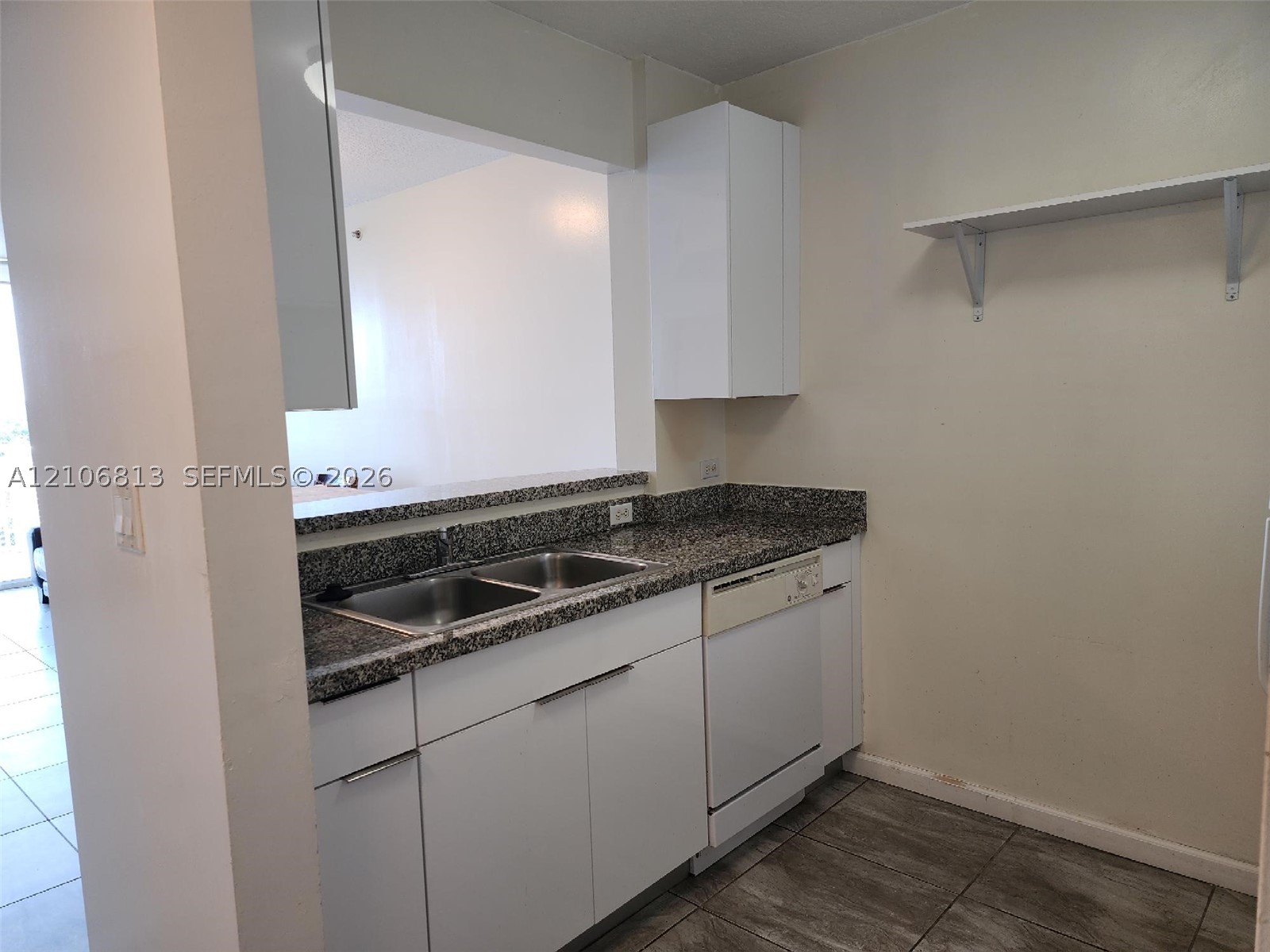 900 SW 8th St #902, Miami FL 33130