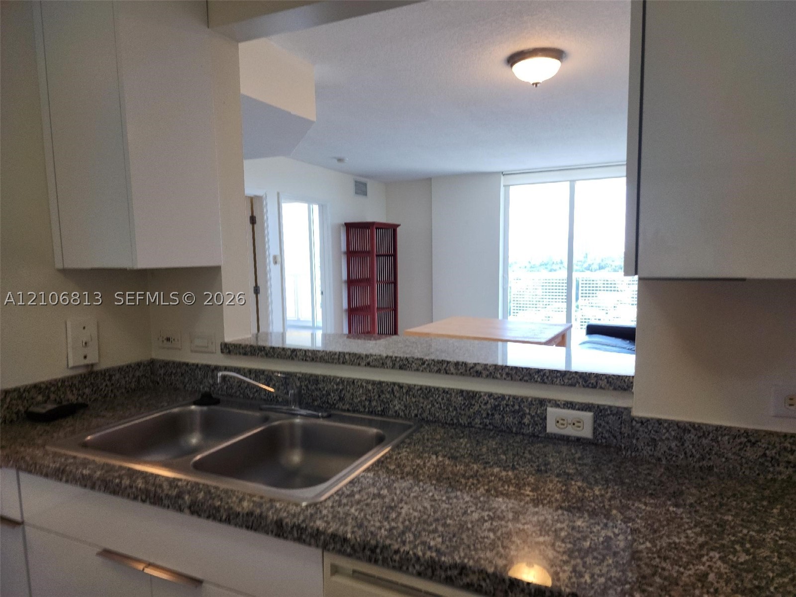 900 SW 8th St #902, Miami FL 33130