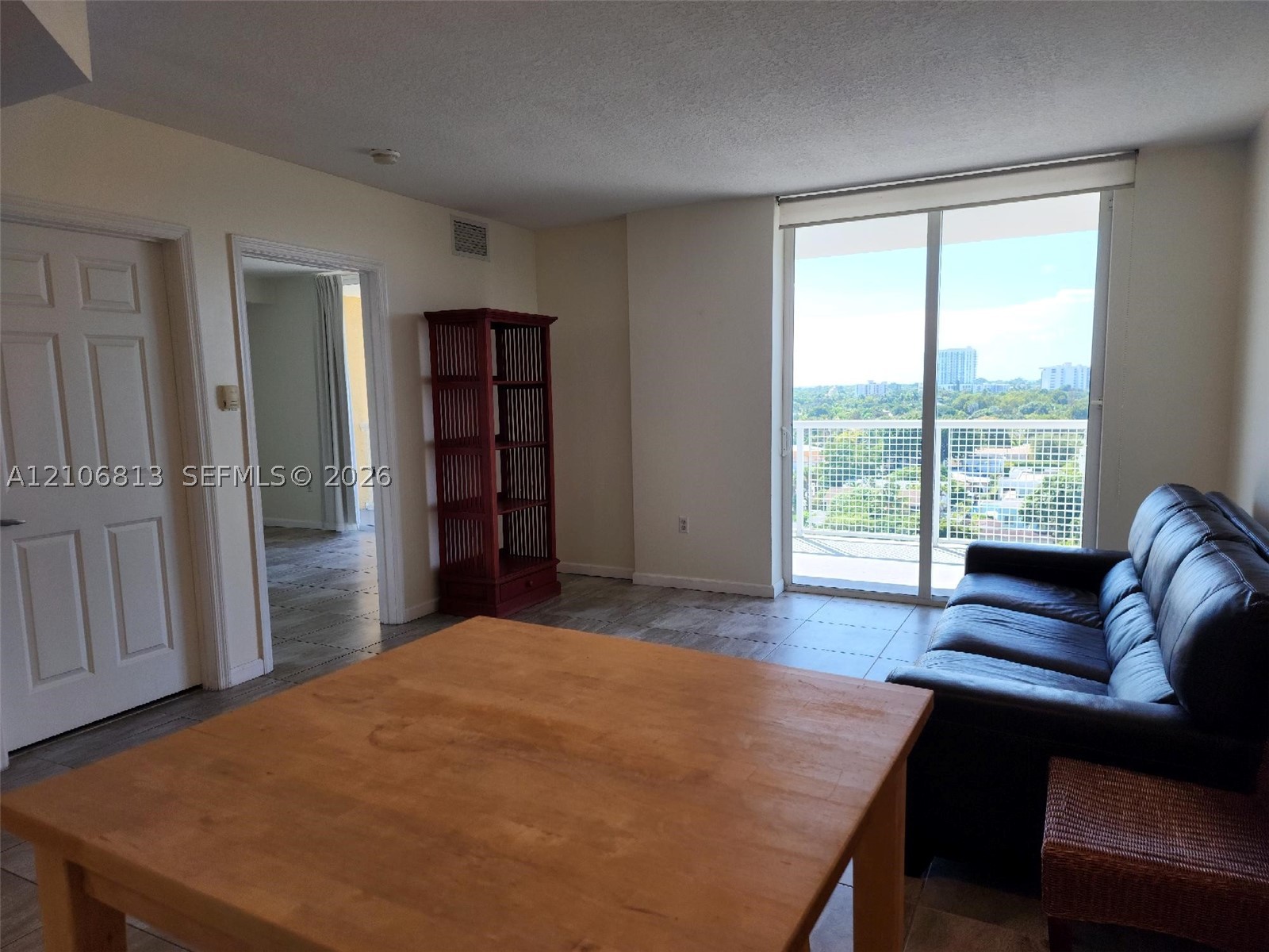 900 SW 8th St #902, Miami FL 33130