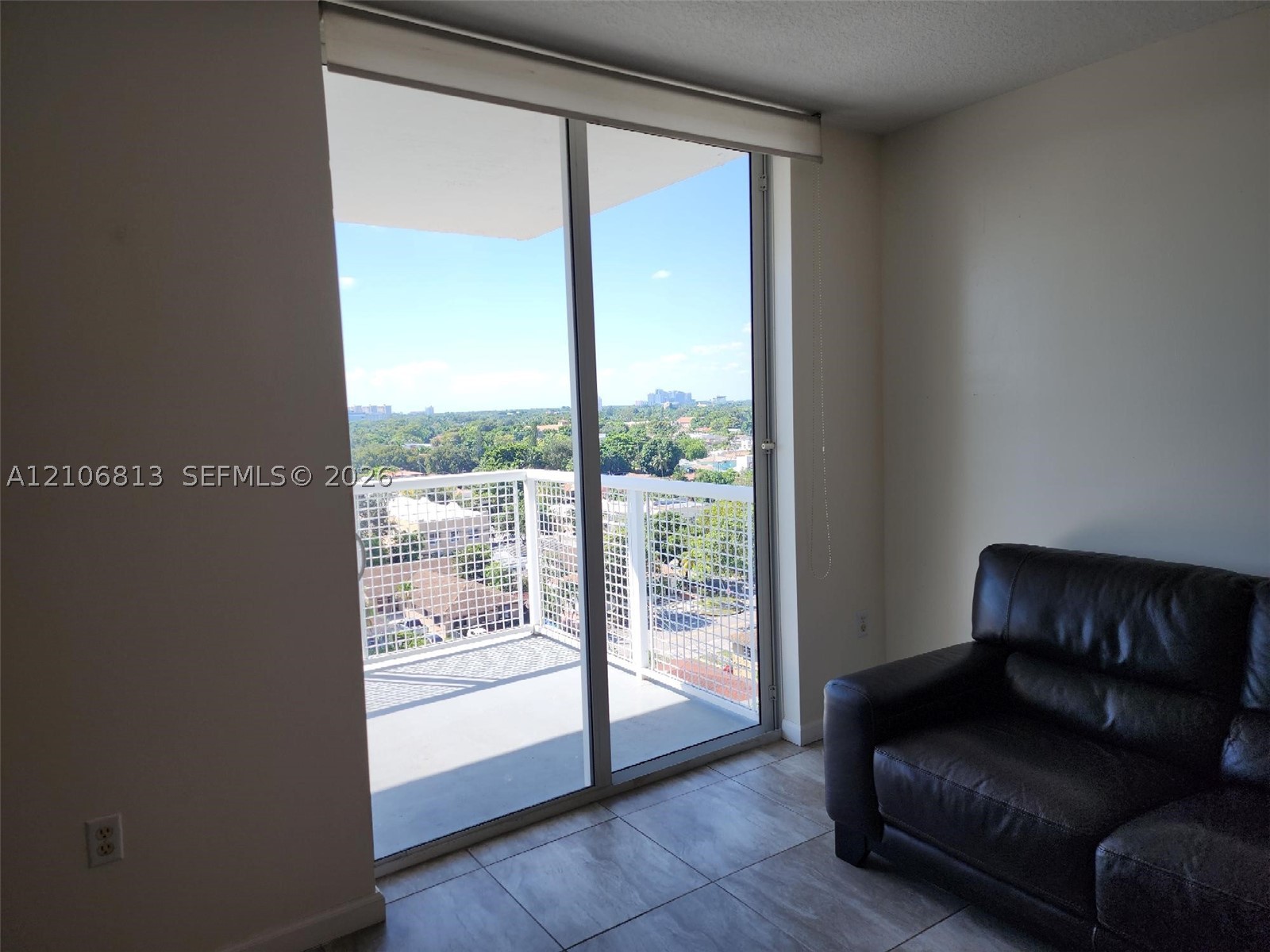 900 SW 8th St #902, Miami FL 33130