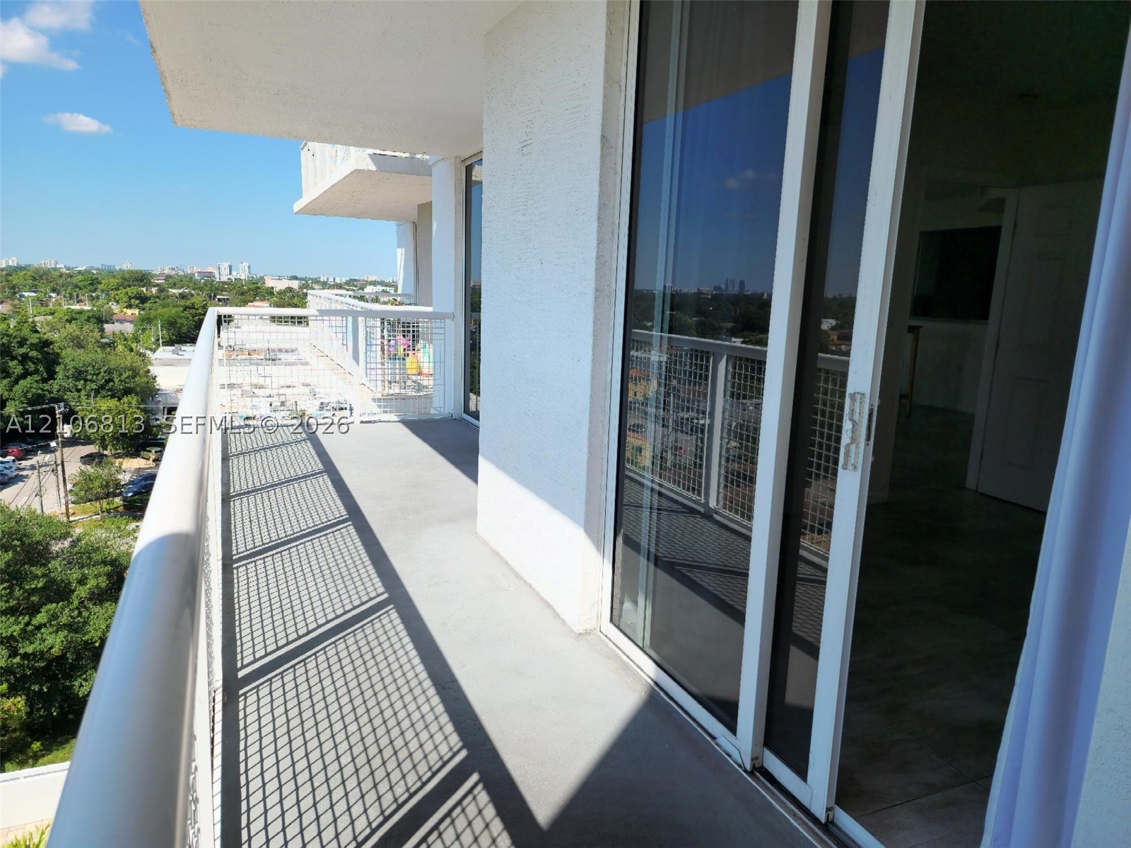 900 SW 8th St #902, Miami FL 33130