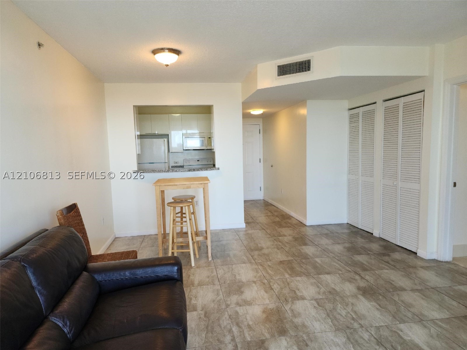 900 SW 8th St #902, Miami FL 33130