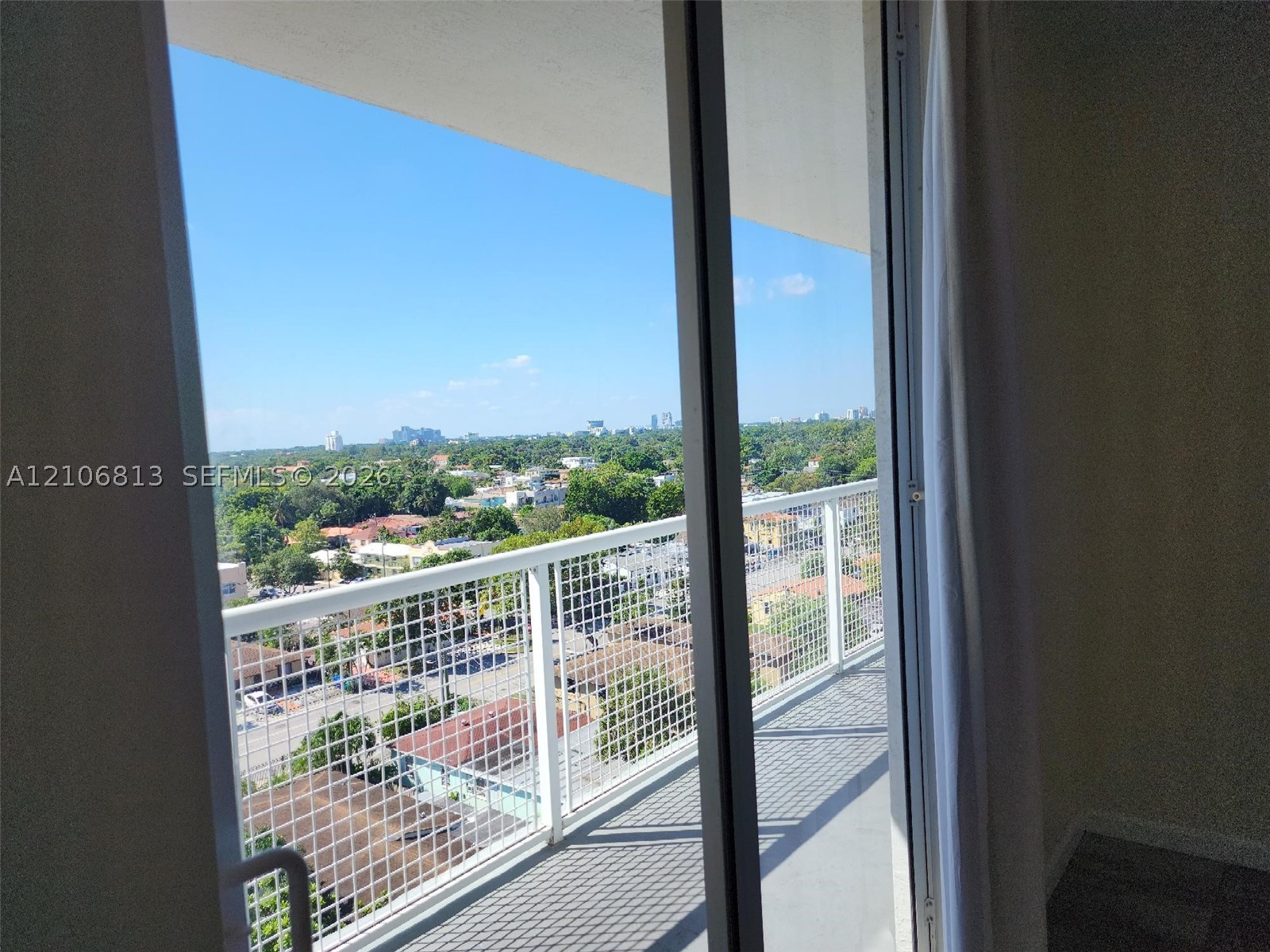 900 SW 8th St #902, Miami FL 33130