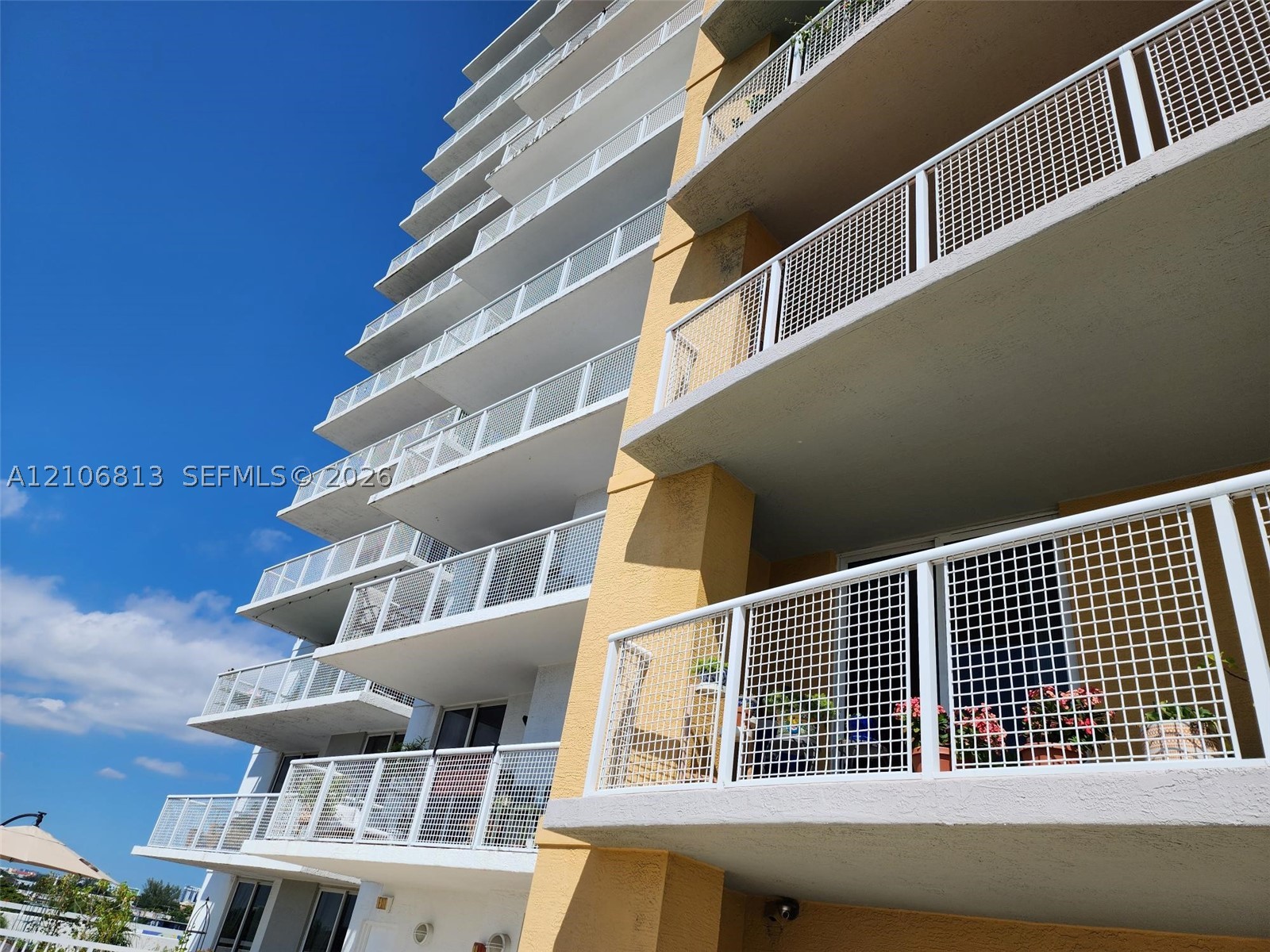 900 SW 8th St #902, Miami FL 33130