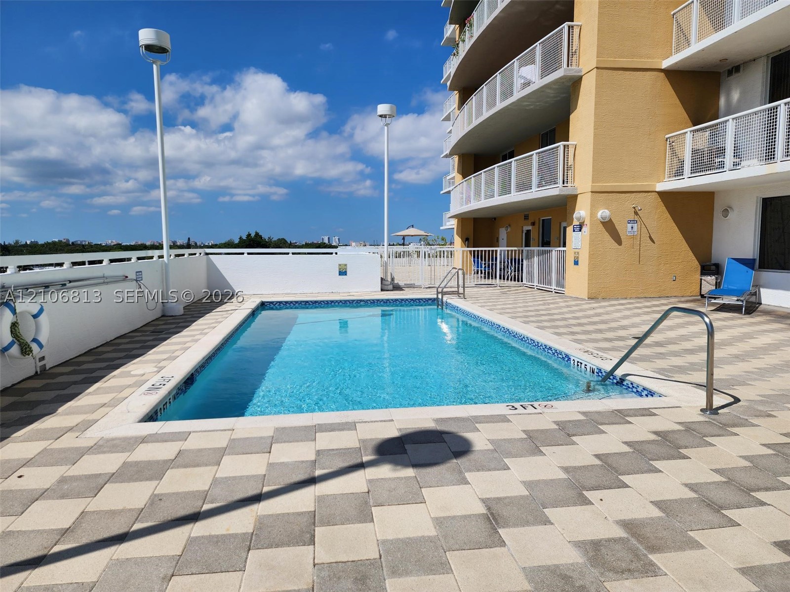 900 SW 8th St #902, Miami FL 33130