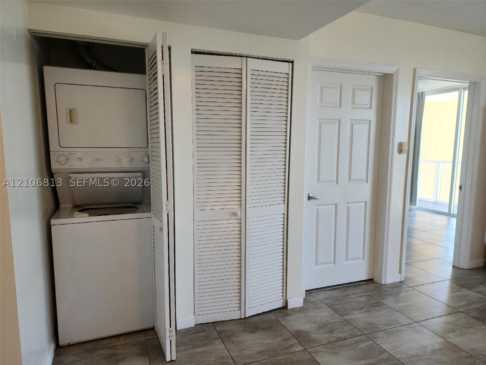 900 SW 8th St #902, Miami FL 33130