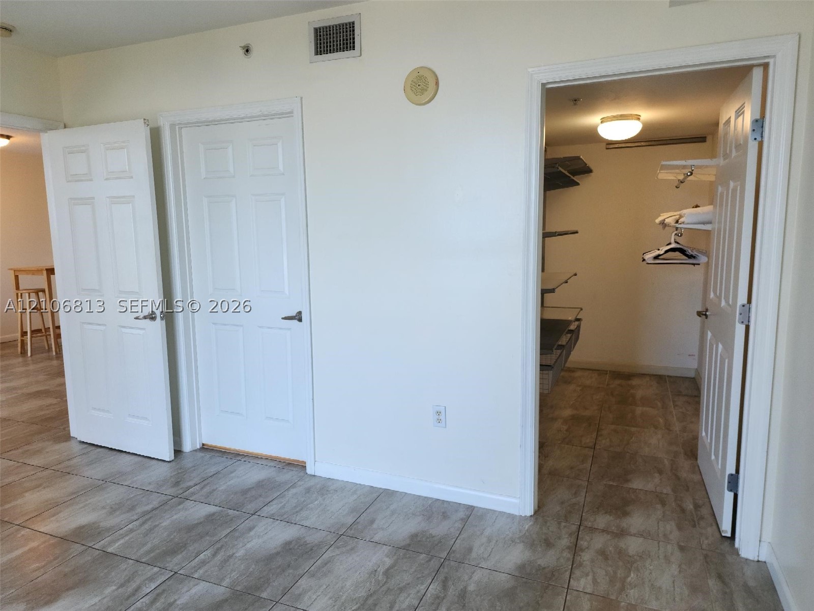 900 SW 8th St #902, Miami FL 33130