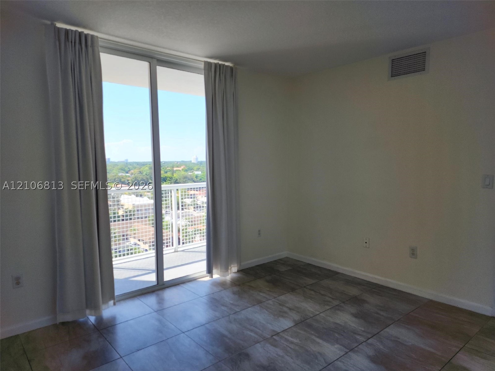 900 SW 8th St #902, Miami FL 33130