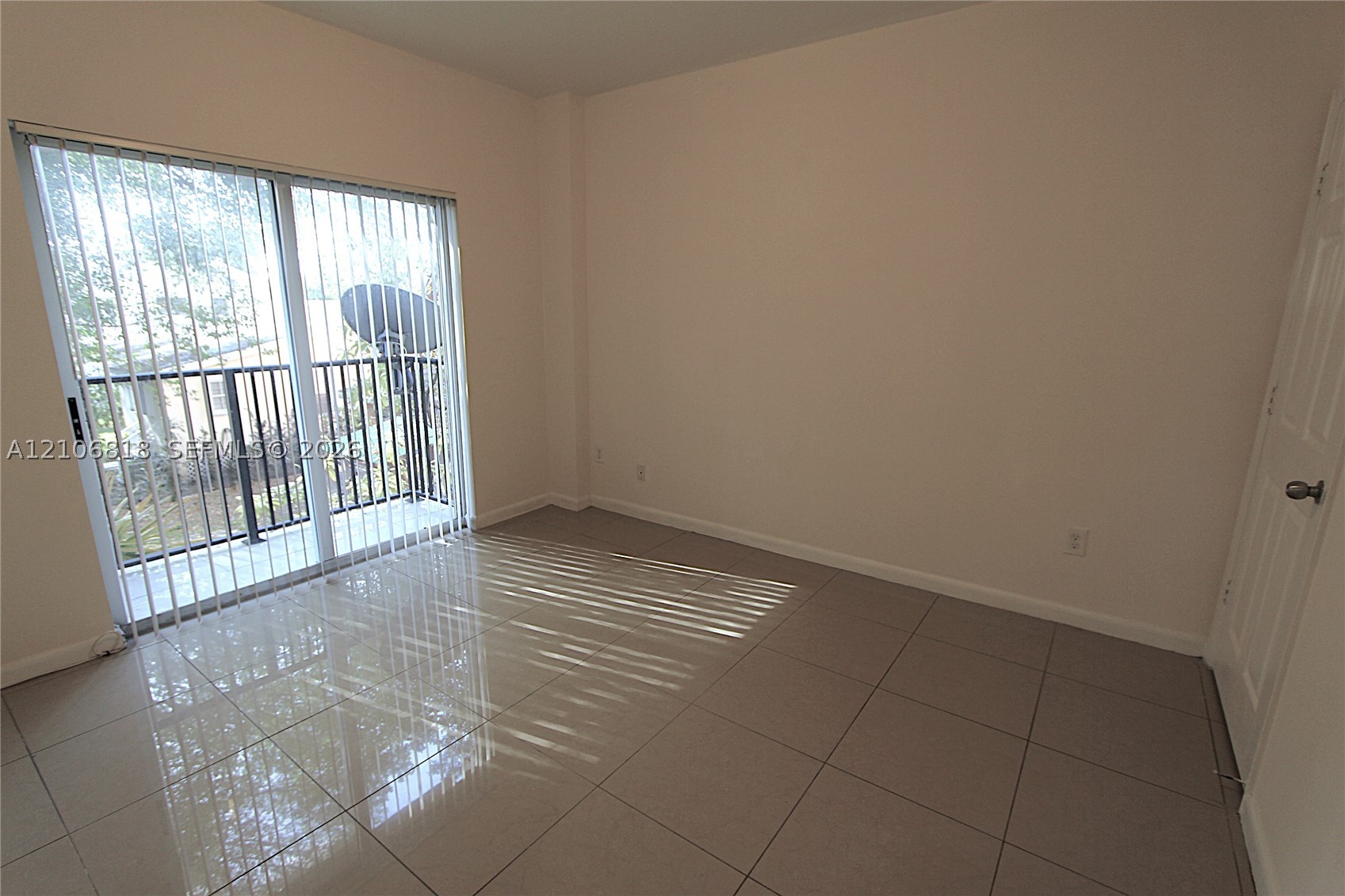 909 SW 15 AV #3, Miami FL 33135