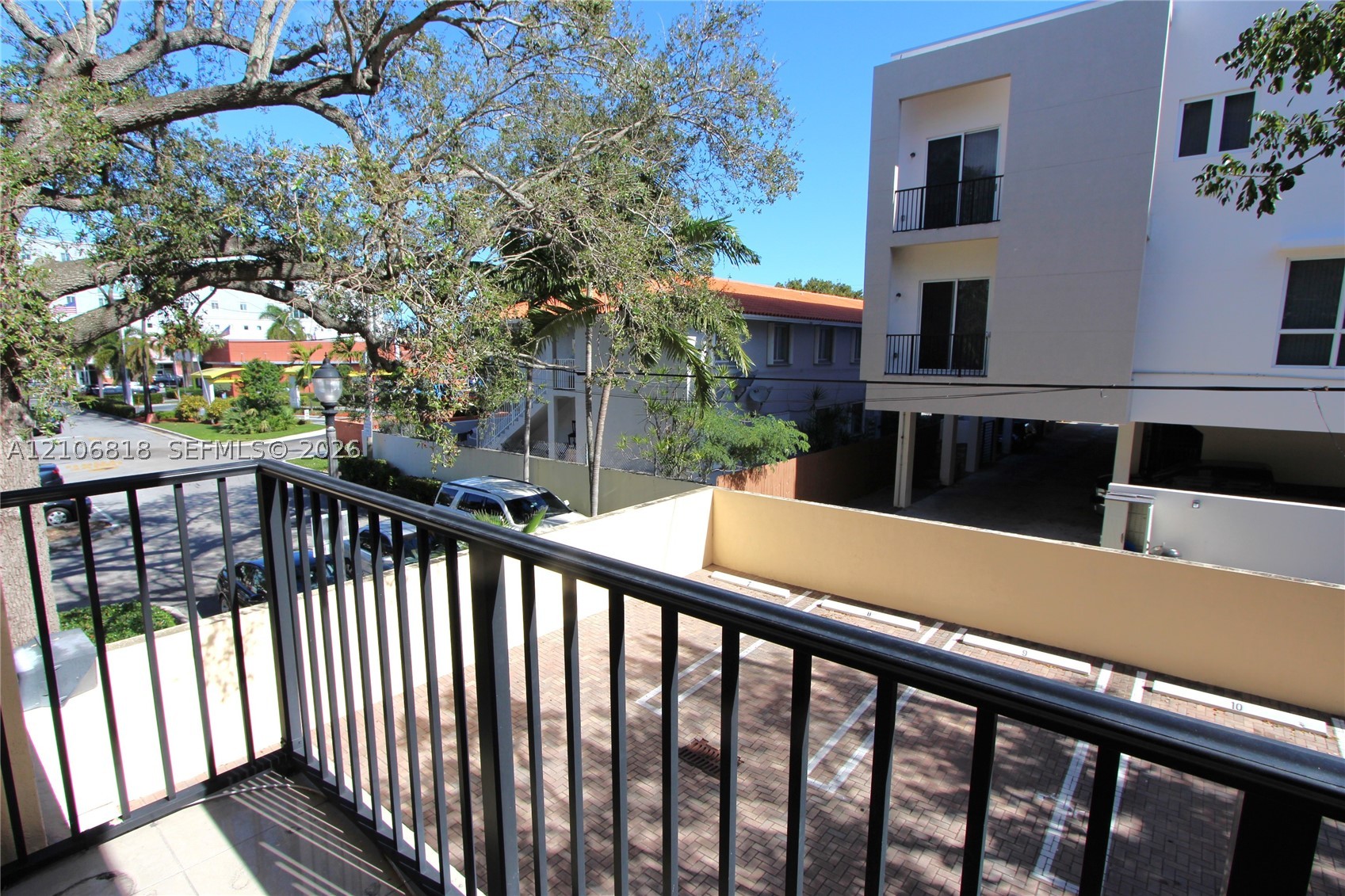 909 SW 15 AV #3, Miami FL 33135
