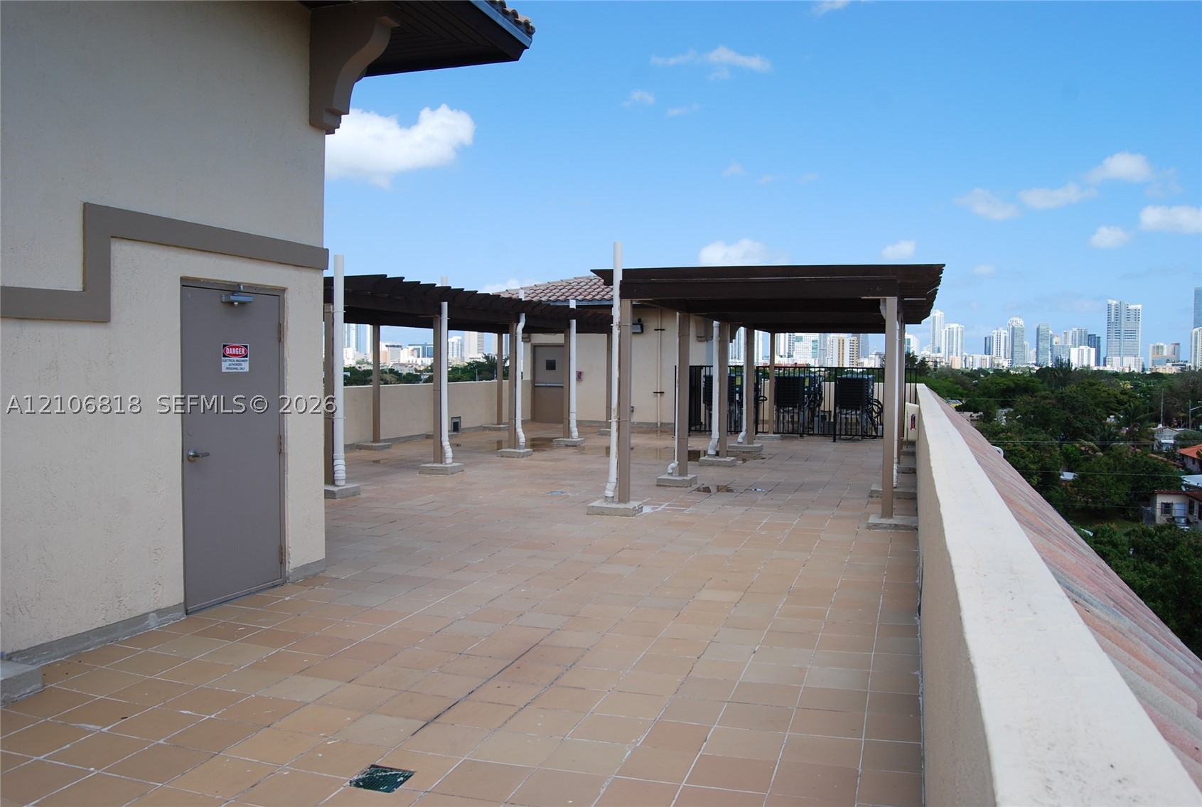909 SW 15 AV #3, Miami FL 33135