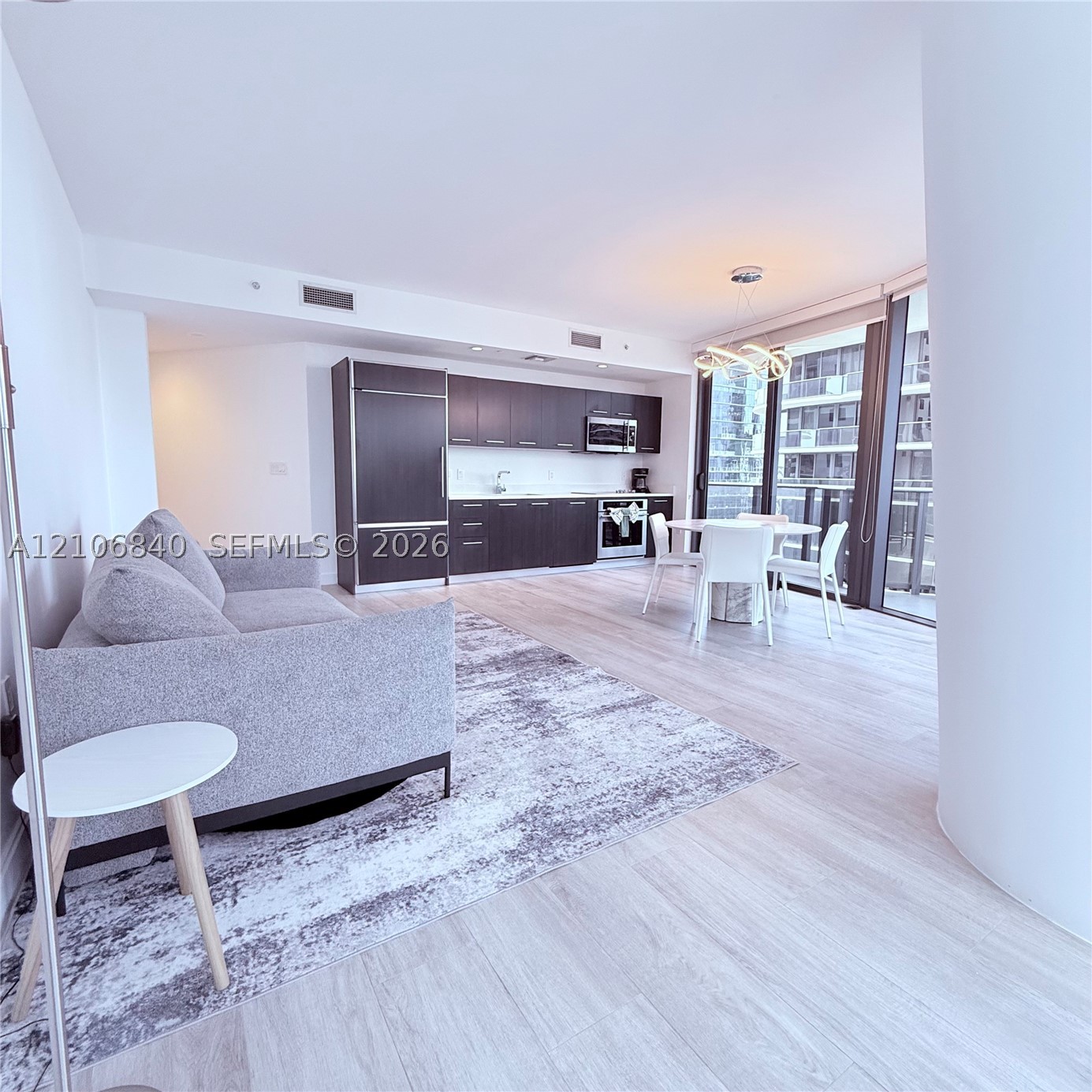 55 SW 9th St #3903, Miami FL 33130