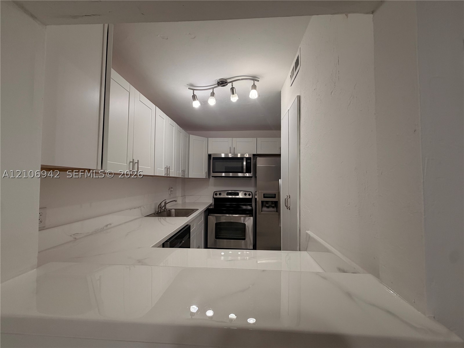 5050 NW 7th St #103, Miami FL 33126