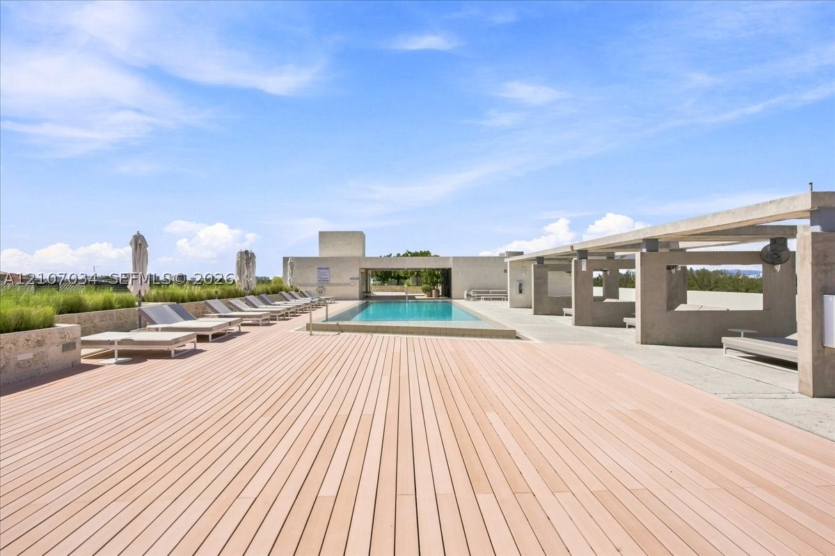 3581 E Glencoe St #605, Coconut Grove FL 33133