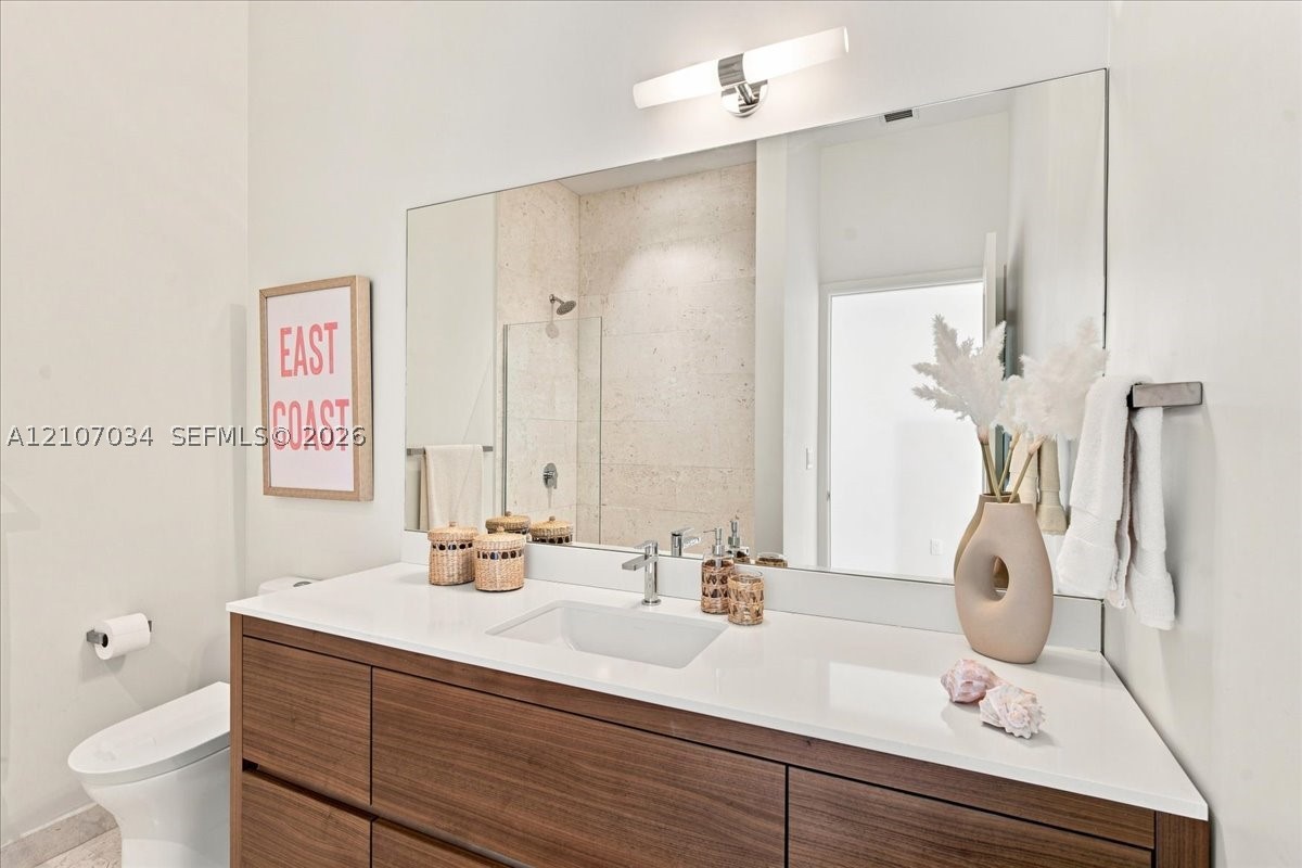 3581 E Glencoe St #605, Coconut Grove FL 33133