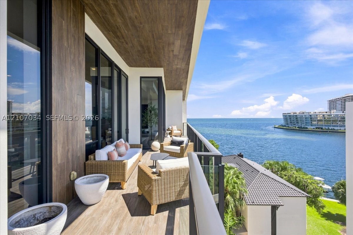 3581 E Glencoe St #605, Coconut Grove FL 33133