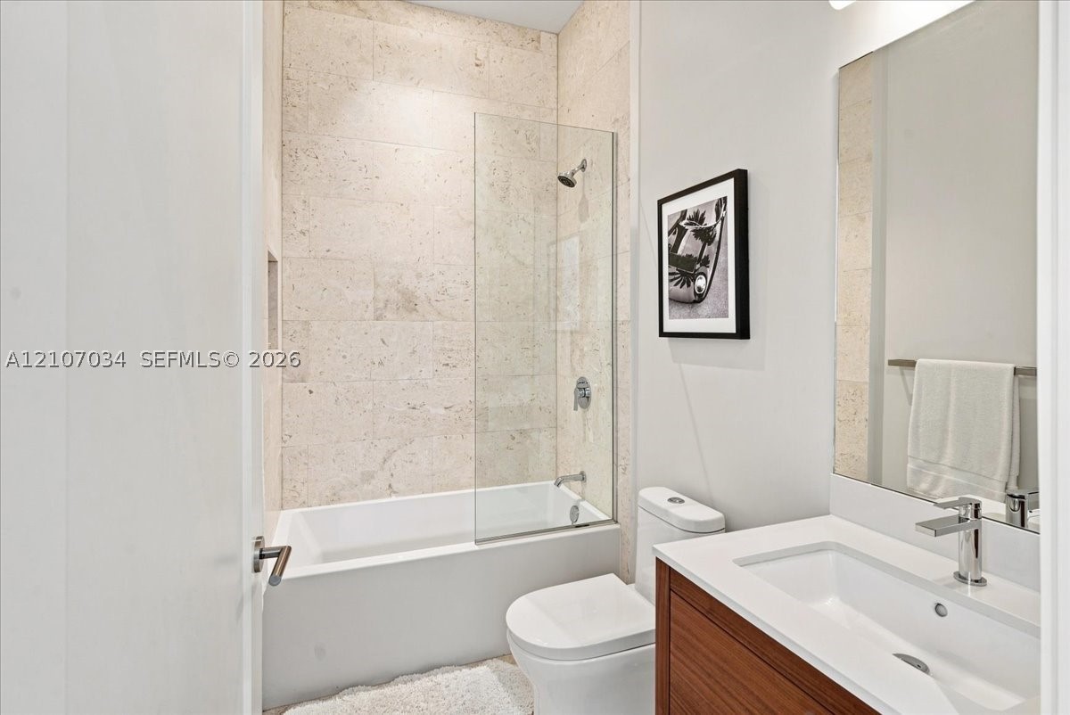 3581 E Glencoe St #605, Coconut Grove FL 33133
