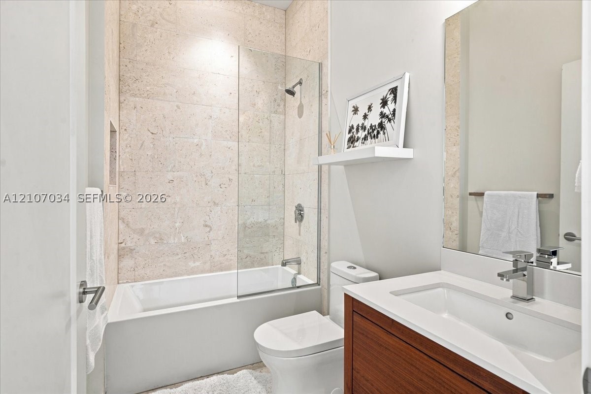 3581 E Glencoe St #605, Coconut Grove FL 33133