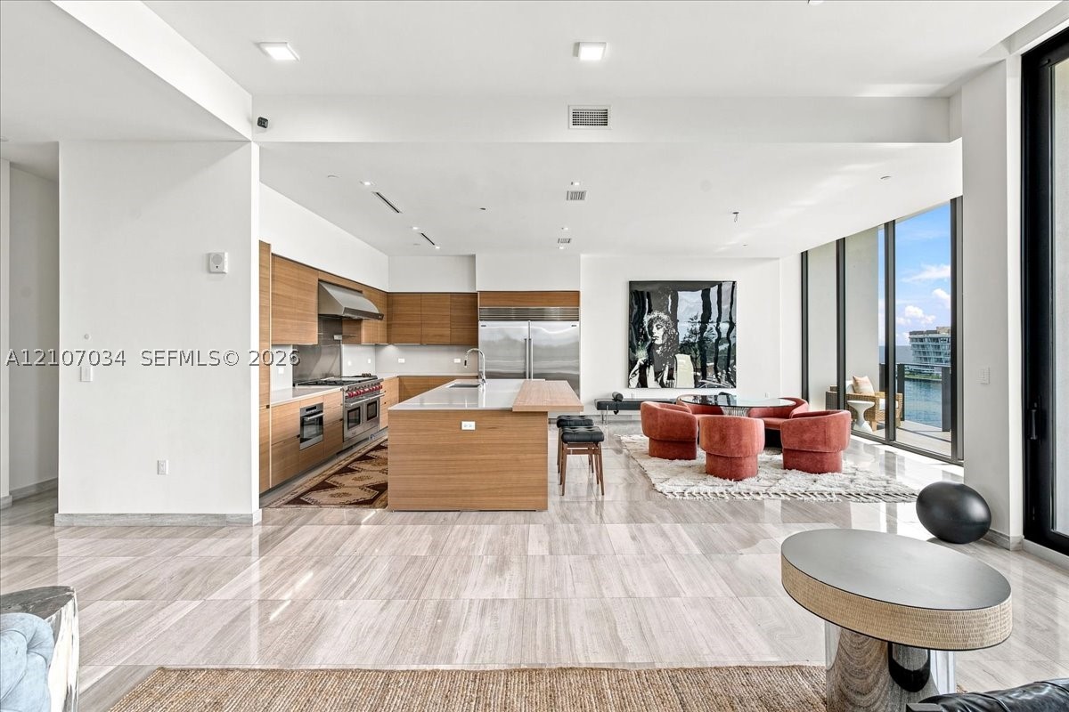 3581 E Glencoe St #605, Coconut Grove FL 33133