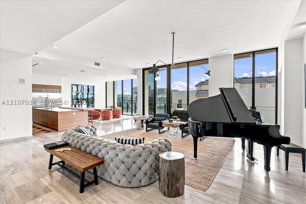3581 E Glencoe St #605, Coconut Grove FL 33133