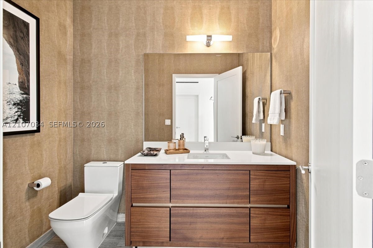 3581 E Glencoe St #605, Coconut Grove FL 33133