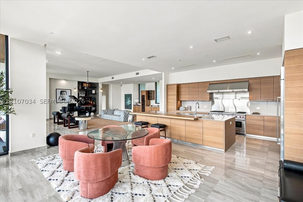 3581 E Glencoe St #605, Coconut Grove FL 33133