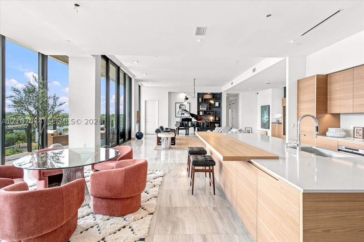 3581 E Glencoe St #605, Coconut Grove FL 33133
