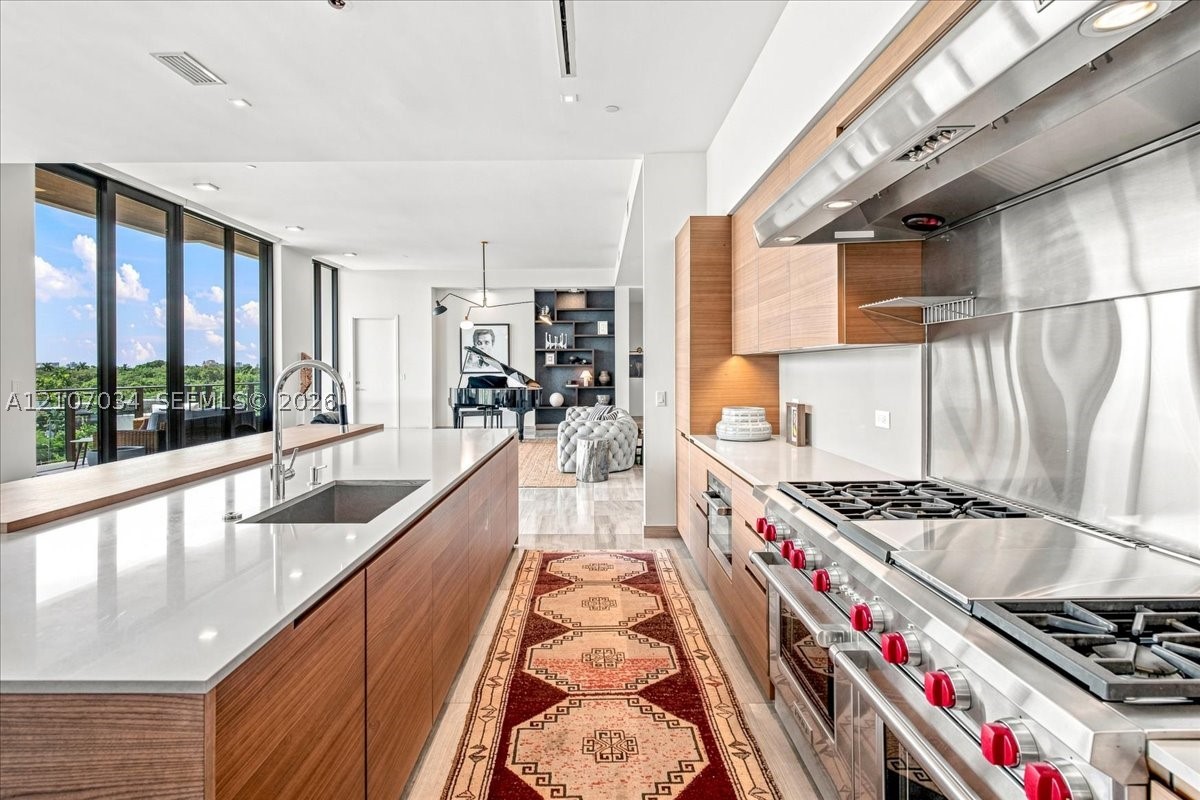 3581 E Glencoe St #605, Coconut Grove FL 33133