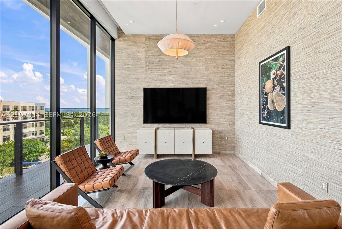 3581 E Glencoe St #605, Coconut Grove FL 33133