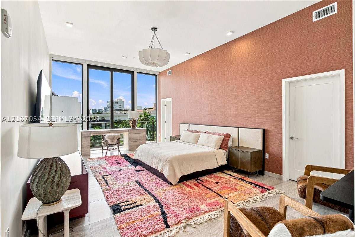 3581 E Glencoe St #605, Coconut Grove FL 33133