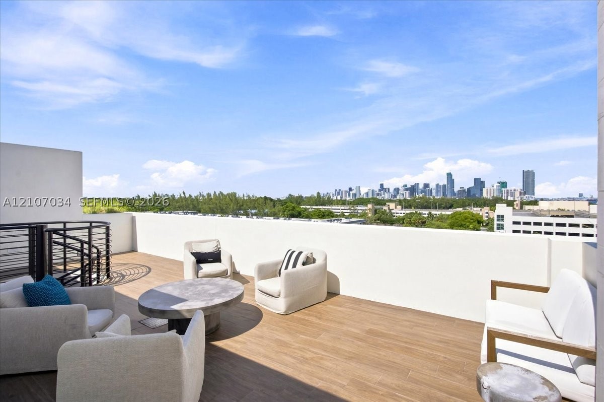 3581 E Glencoe St #605, Coconut Grove FL 33133