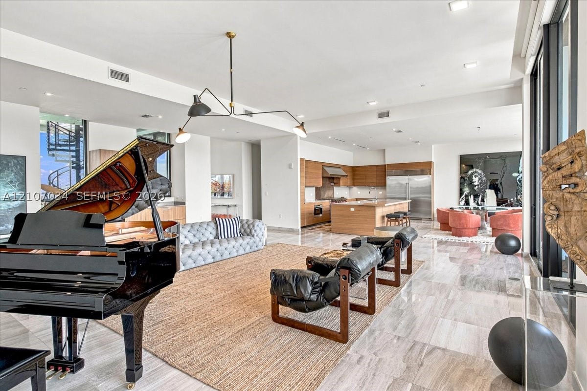 3581 E Glencoe St #605, Coconut Grove FL 33133