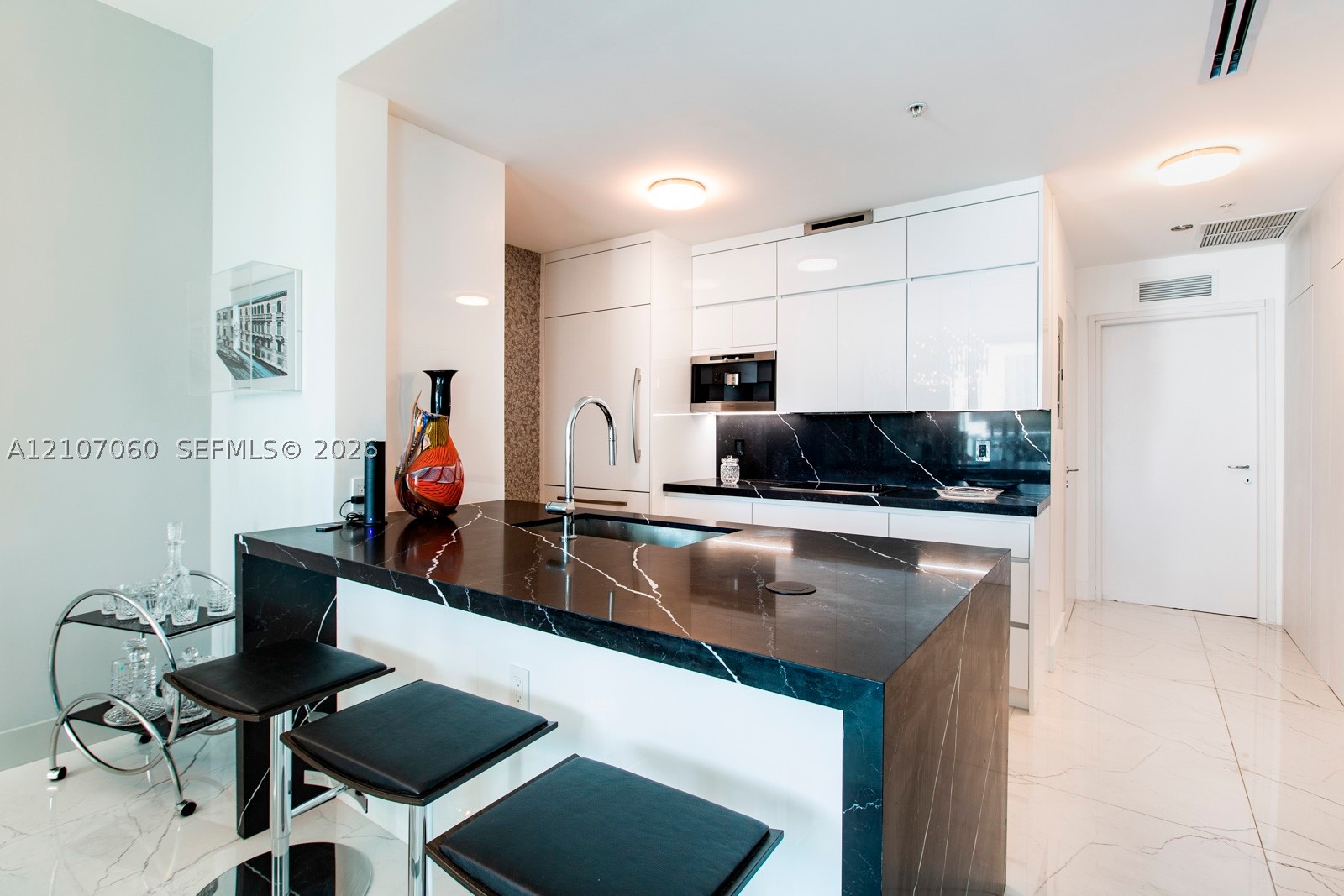 50 S Pointe Dr #610, Miami Beach FL 33139