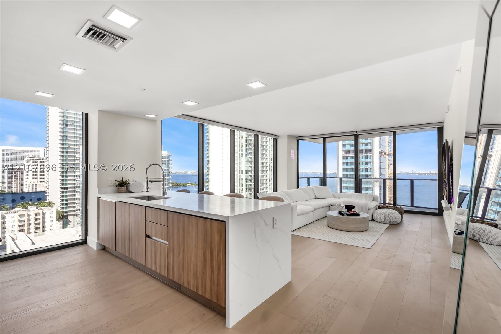 460 NE 28th St #1801, Miami FL 33137