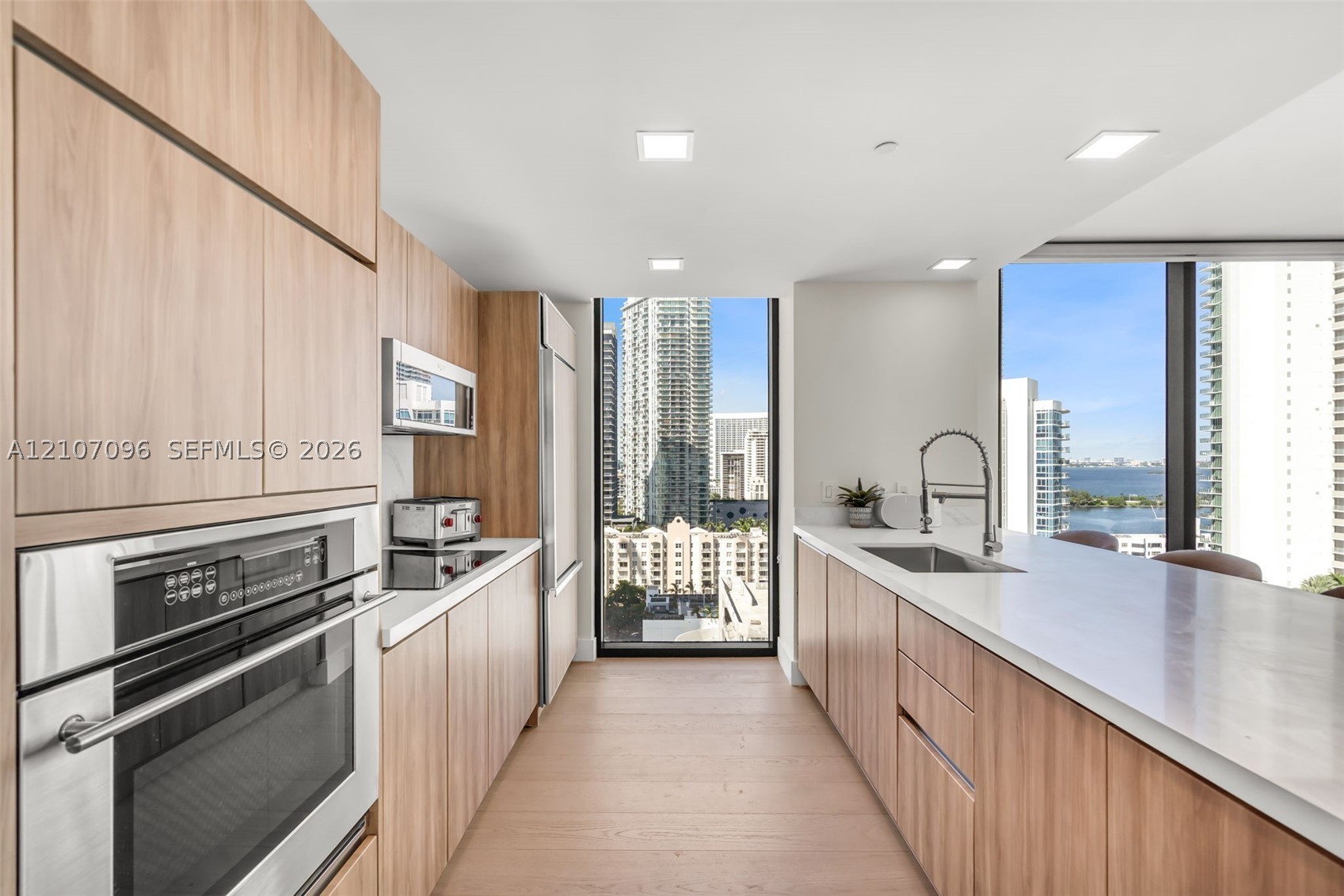 460 NE 28th St #1801, Miami FL 33137