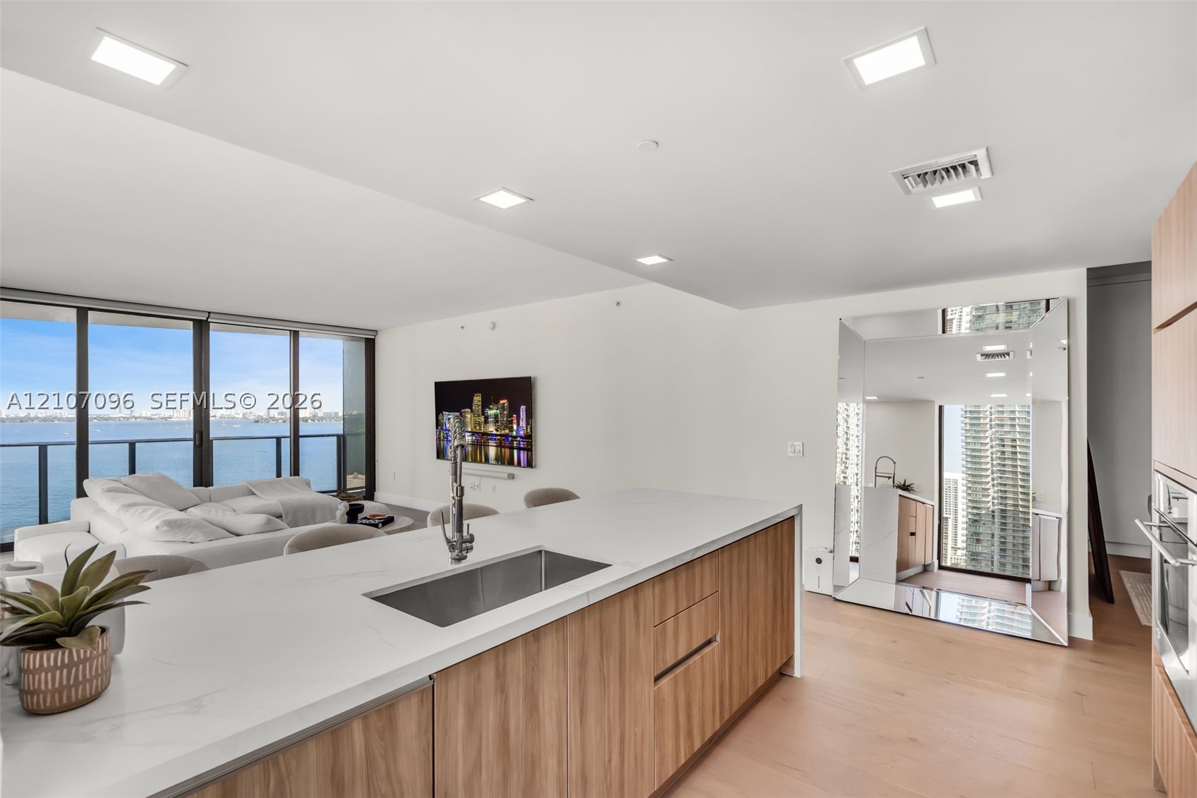 460 NE 28th St #1801, Miami FL 33137