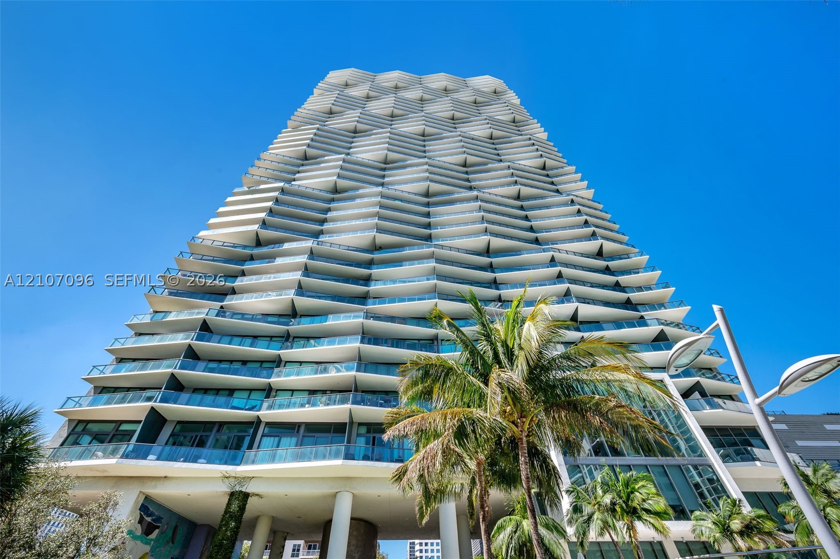 460 NE 28th St #1801, Miami FL 33137