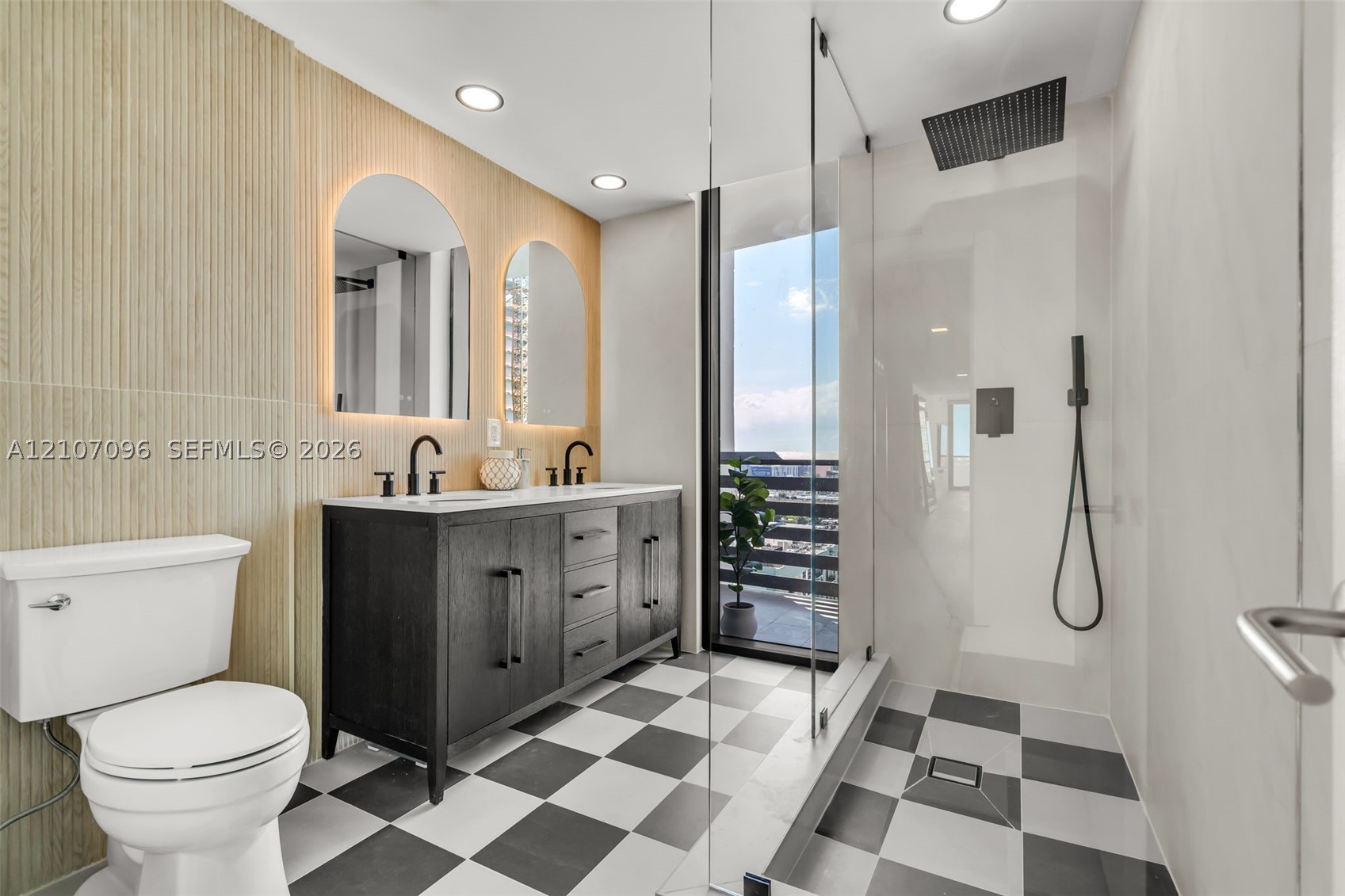 460 NE 28th St #1801, Miami FL 33137