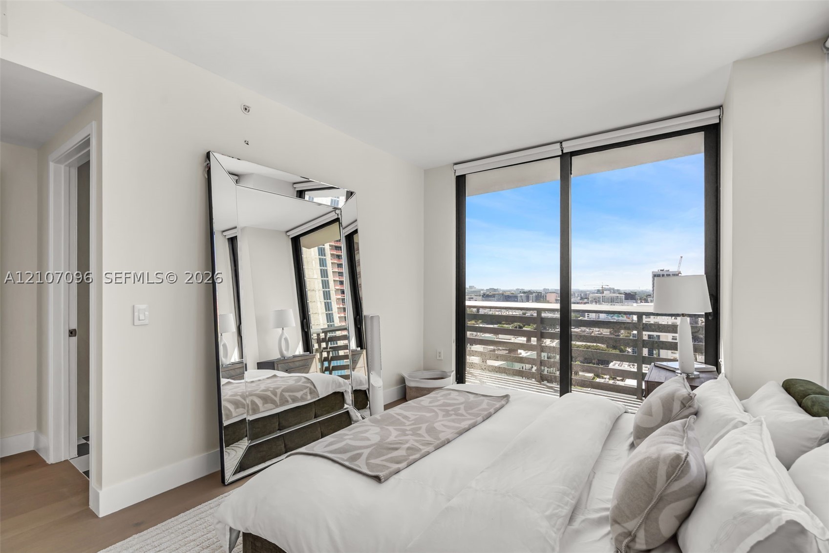 460 NE 28th St #1801, Miami FL 33137