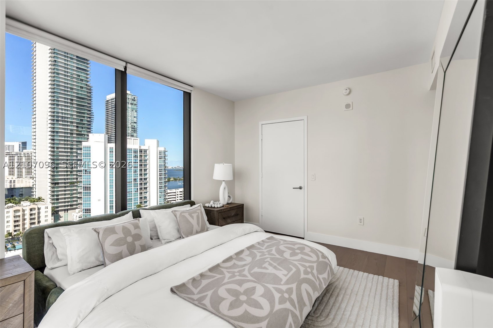 460 NE 28th St #1801, Miami FL 33137