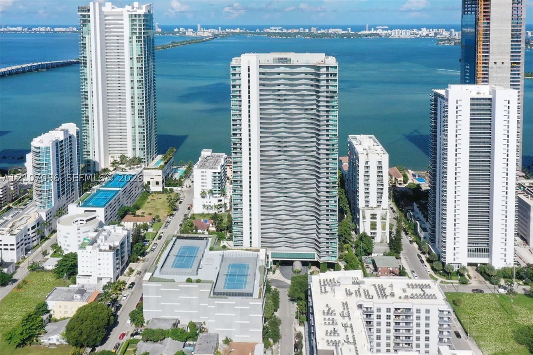 460 NE 28th St #1801, Miami FL 33137